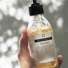 Load image into Gallery viewer, Dr Jackson's 07 Facewash