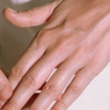Load image into Gallery viewer, Madara Deep Comfort Hand Cream