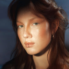 Load image into Gallery viewer, Madara Soft Silk Mineral Bronzer