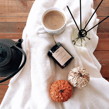 Load image into Gallery viewer, DOAP Beauty Spiced Apple & Cinnamon Candle